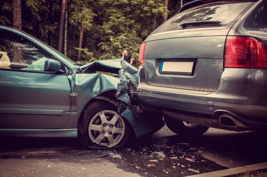 Immagine che descrive un incidente stradale, Infortunistica stradale, consulenze e perizie medico-legali per incidenti